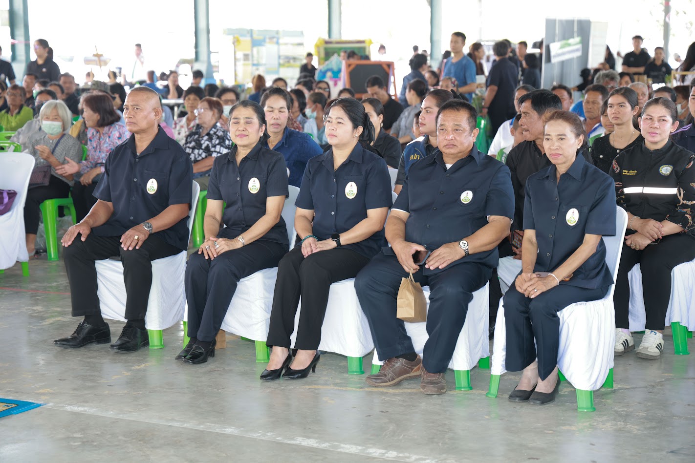 title - เจ้าหน้าที่ ส.ป.ก.เพชรบุรี ร่วมพิธีเปิดและให้บริการโครงการคลินิกเกษตรเคลื่อนที่ในพระราชานุเคราะห์ สมเด็จพระบรมโอรสาธิราช ฯ สยามมกุฎราชกุมาร ไตรมาส 2 โดยโครงการดังกล่าวมุ่งเน้นการยกระดับคุณภาพชีวิตและส่งเสริมความเข้มแข็งให้แก่ภาคการเกษตรในพื้นที่อำเภอชะอำ และพื้นที่ใกล้เคียง